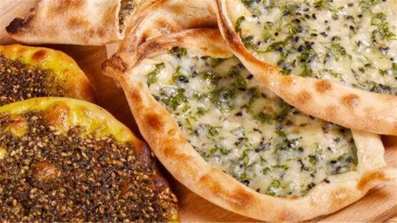 طريقة تحضير فطائر الجبنة والزعتر بسهولة وخفة