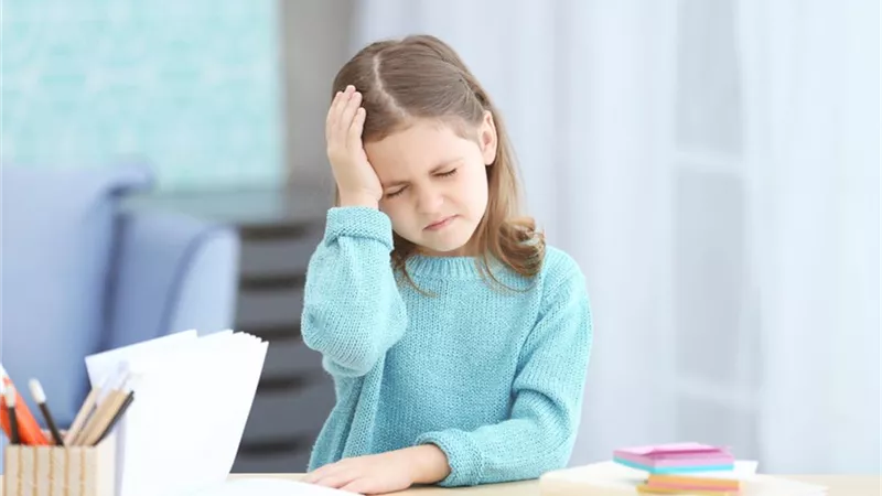 لماذا ينتشر الصداع بين الطلاب وكيف يمكن علاجه؟