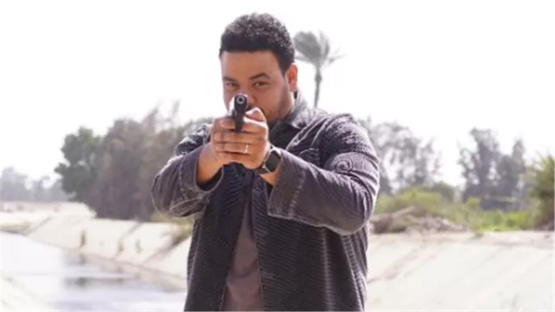 على طريقة الكيف.. مصطفى غريب يروج لمسلسل «هي كيميا»