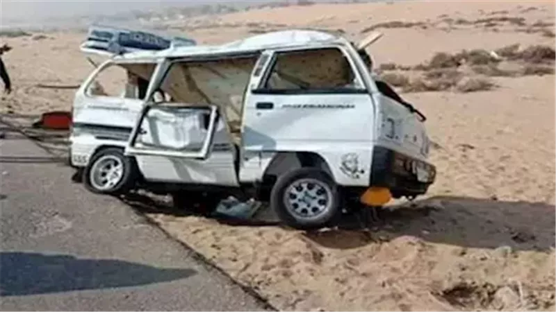 «حادث على الصحراوي».. إصابة 3 أشخاص بانقلاب سيارة سوزوكي