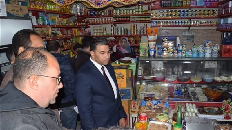 حملة مكبرة لضبط أسواق السويس وإعدام أغذية فاسدة بحي عتاقة