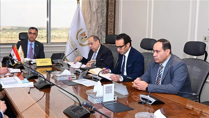 وزير التموين يعقد اجتماعاً موسعاً بشأن «المنحة الإضافية» وضمان انتظامها