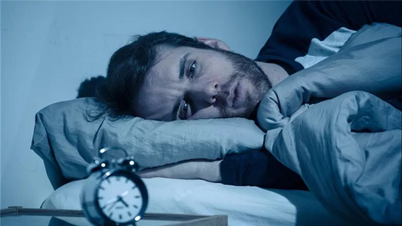«دماغك يحتاج للتنظيف».. دراسة تحذر من مخاطر سهر رمضان