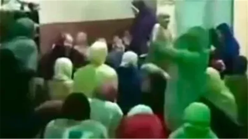 «فوضى في بيت الله».. مشاجرة بالفتيات داخل مصلى للسيدات بالبحيرة