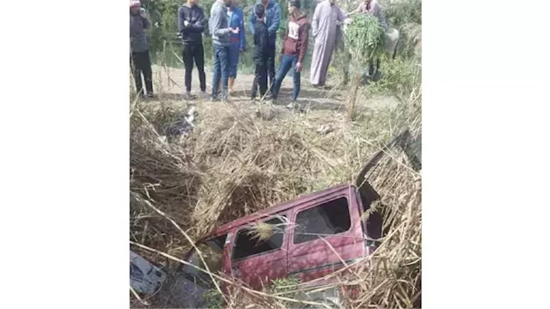 إصابة 6 أشخاص في حادث انقلاب سيارتين على الطريق الزراعي