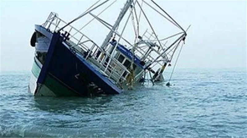 تفاصيل غرق مركب «أبو حمزة» قبالة دمياط وفقدان 7 بحارة