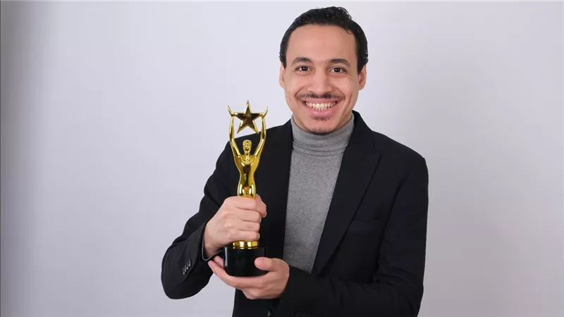 الفنان مينا بولس.. من «واجهة الإعلانات» إلى منصات التتويج