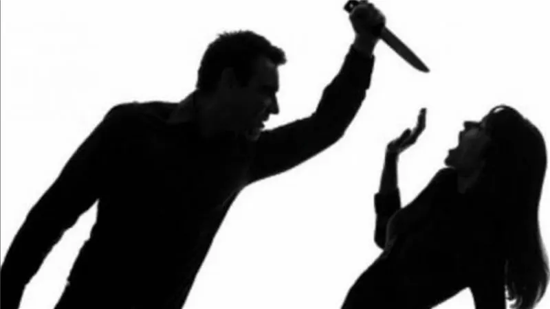 واقعة مؤسفة.. زوج يعتدي على زوجته بساطور خلال نهار رمضان