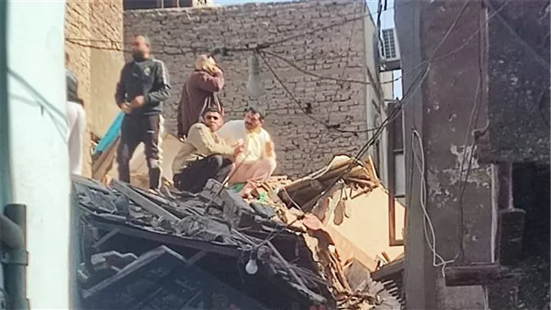 لجنة فنية تفحص سلامة المبانى المجاورة لعقار إمبابة المنهار