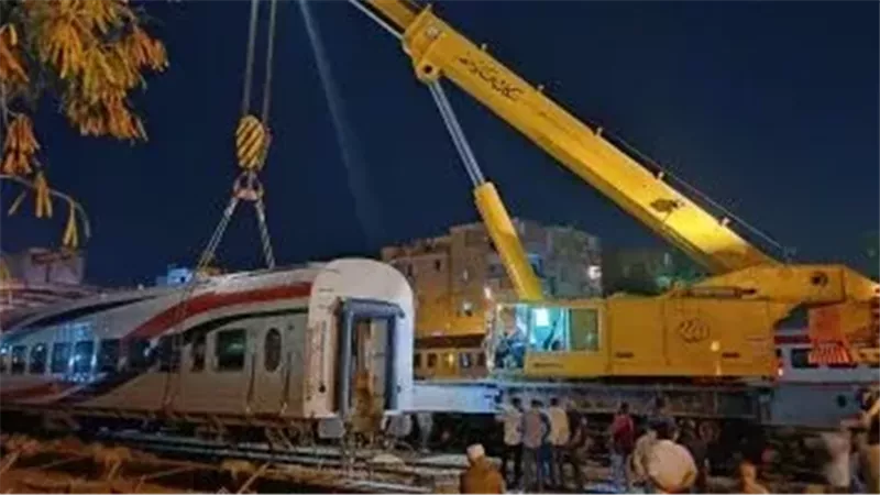 استنفار بأسوان لرفع آثار حادث «القطار الروسي» وإعادة الحركة لطبيعتها