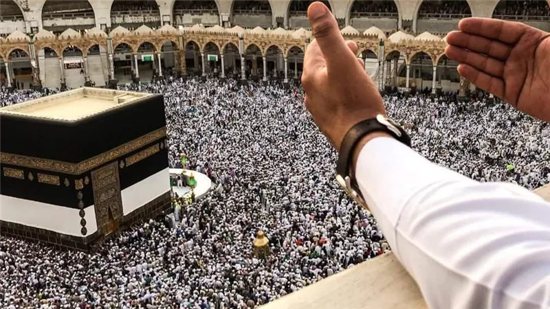 وزير السياحة والآثار يعتمد القواعد المنظمة لرحلات العمرة خلال موسم 1448هـ