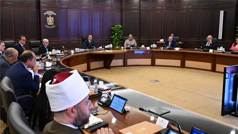 رئيس الوزراء: زيادة المخزون الاستراتيجي من الوقود والسلع أولوية للحكومة