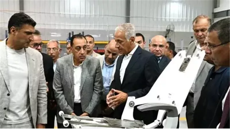 مدبولي يفتتح مصنعي «تكنوفيجن» لتجهيز سيارات الإسعاف ومعدات الأسنان
