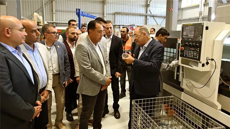 رئيس الوزراء يفتتح توسعات شركة سيراج بمصنع «فلير» لأنظمة الإضاءة الحديثة 