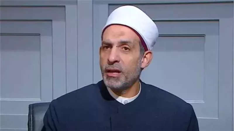 حكم صلاة المرأة بالبنطلون خارج المنزل وإرشادات دار الإفتاء