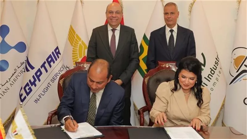 شراكات جديدة بين مصر للطيران وكيانات وطنية لتطوير خدمات الطيران