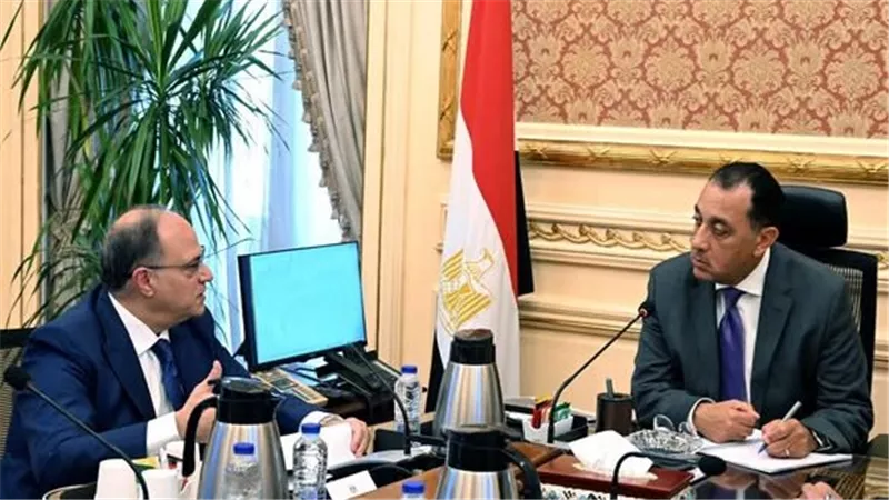 رئيس الوزراء يلتقي رئيس هيئة الدواء المصرية لمتابعة عدد من ملفات عمل الهيئة