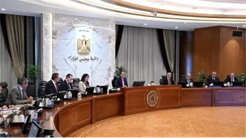 رئيس الوزراء يناقش مشروع قانون تنظيم السوق العقارية وحماية حقوق الحاجزين