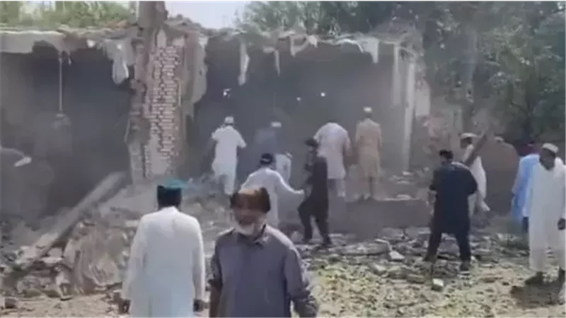 21 قتيلًا حصيلة تفجير انتحاري استهدف مسجدًا داخل مقر شرطة بباكستان