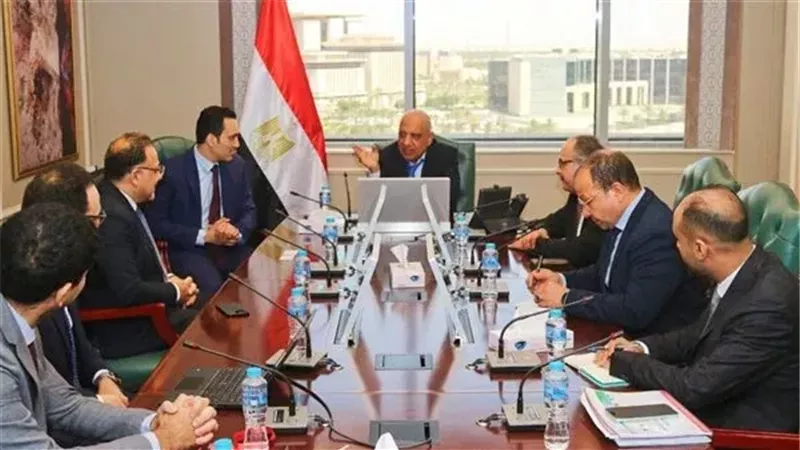 وزير الكهرباء يبحث مع شركة بلجيكية التوسع في تحلية المياه واستخلاص المعادن