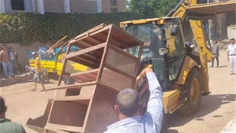 حملة مكبرة لرفع الإشغالات وتحقيق الانضباط في شوارع المراغة بسوهاج