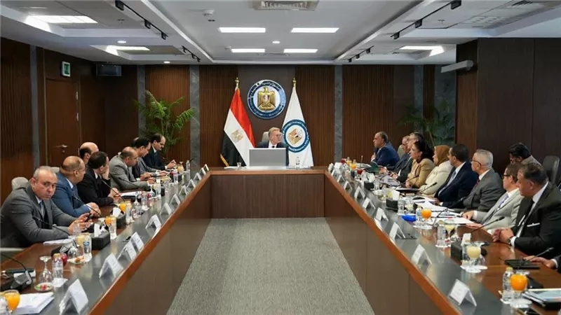 تطوير معامل التكرير وشبكات النقل والتخزين يدعم تحول مصر إلى مركز إقليمي لتداول المنتجات البترولية